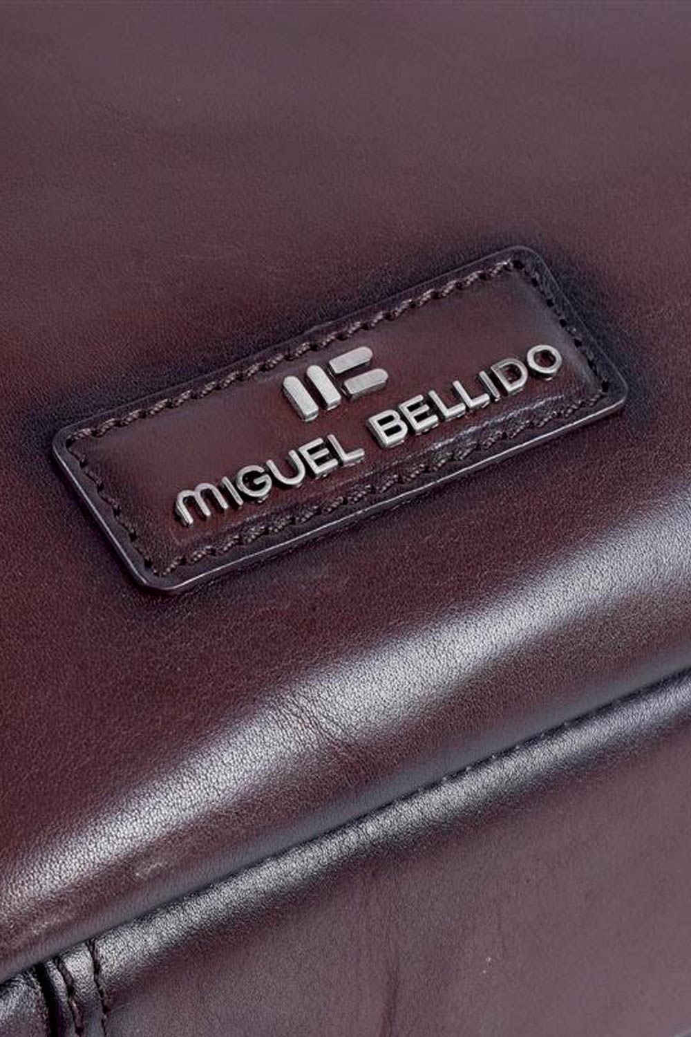 Portaordenador de Miguel Bellido piel de vacuno