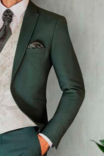 Traje Pertegaz de novio verde